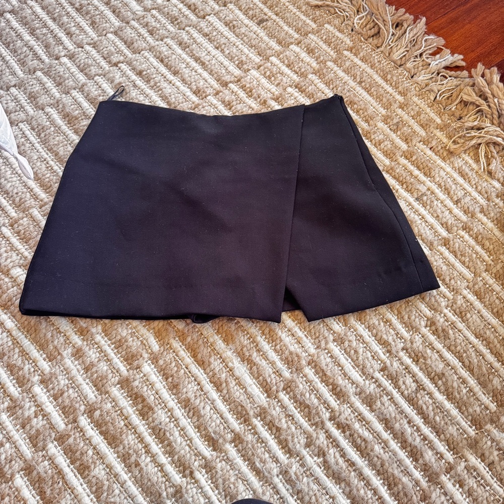 Zara Women's Black Skort